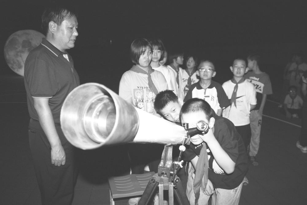石市青少年宫赴元氏县乡村小学开展科普课和赏月活动