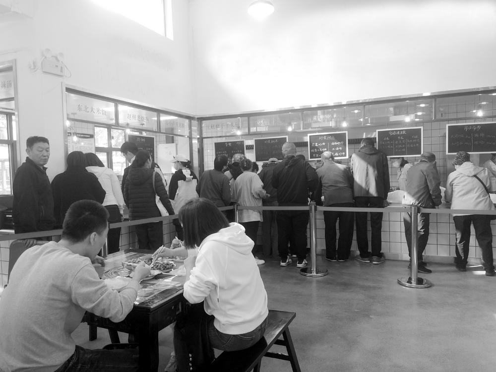 石市首家国营大食堂正式营业了 位于长安区沿西小区内